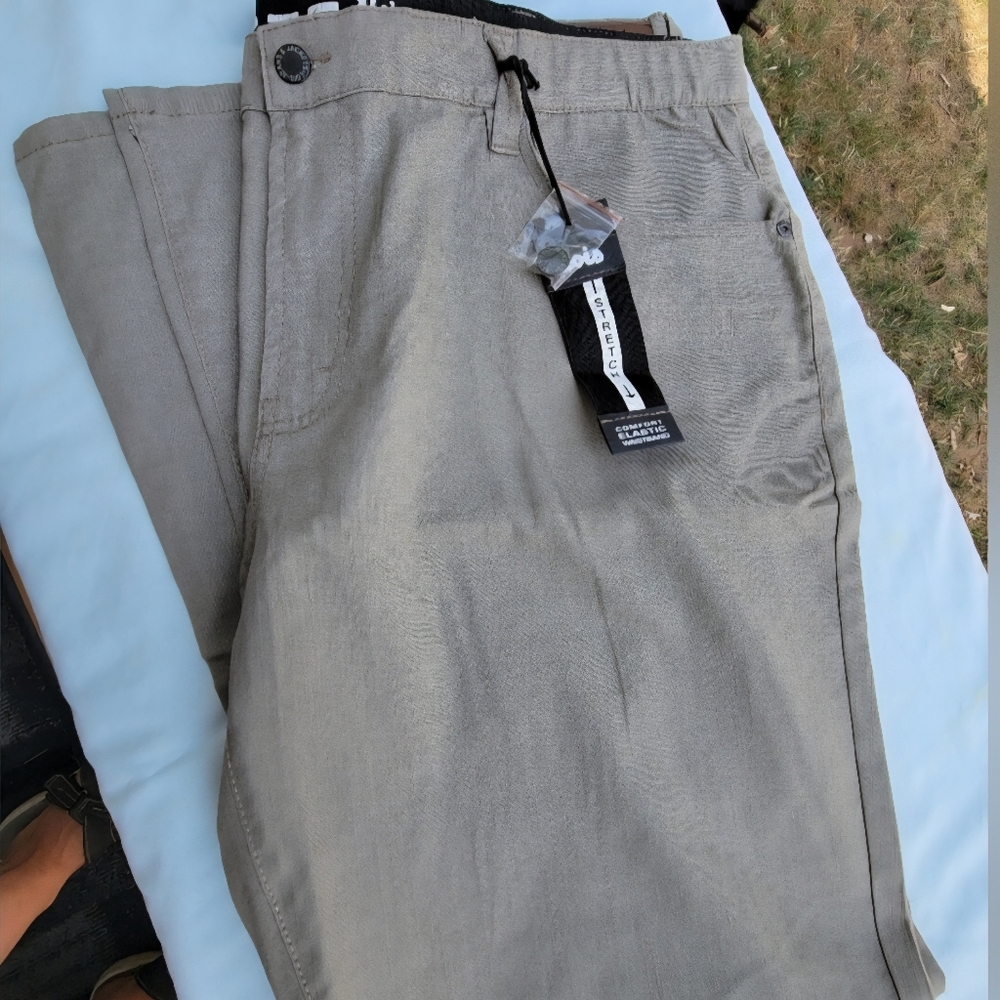 Men's Stone Gray Trousers Light Weight       With Stretch   33 Inch Inseam